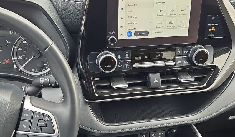 2024 Toyota Highlander LE AWD